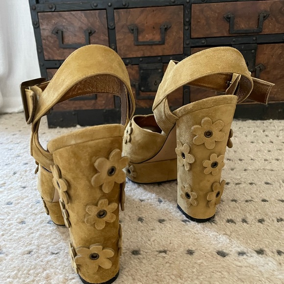 ROGER VIVIER suede flower bomb platform heels - Picture 3 of 6